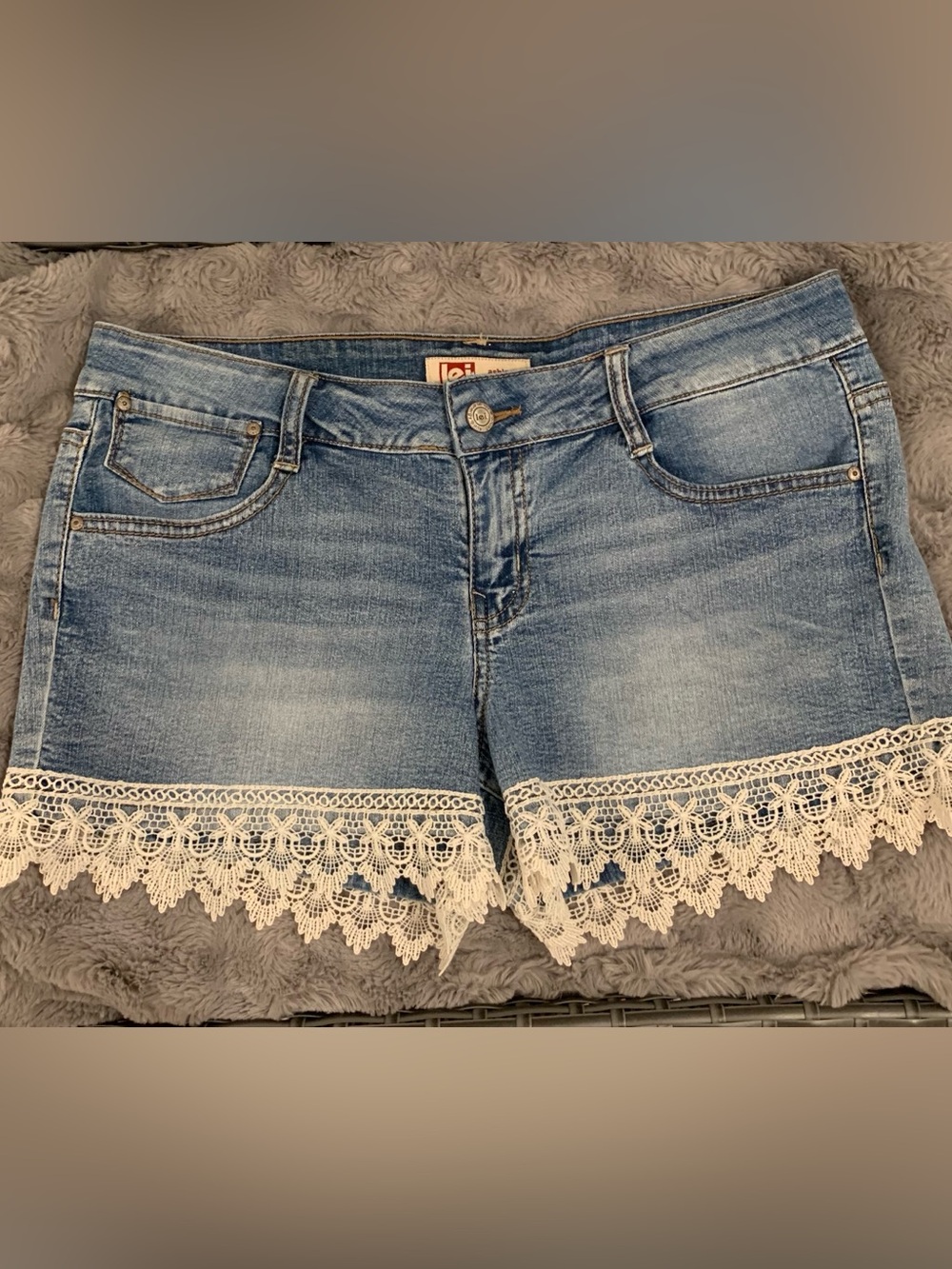 L.e.i. Denim Shorts with Lace Hem • Ashley Low Rise • Size 9 (Juniors)